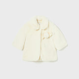 Cremefarbener, ausgestellter Pelzmantel für Baby-Mädchen MAYORAL 2405