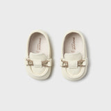 Kinderbettschuhe Mokassin-Modell aus Kunstleder für Neugeborene MAYORAL 9680