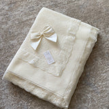 Coperta Elegante In Tessuto Anallergico e Pizzo Neonata PONTO POR PONTO 889