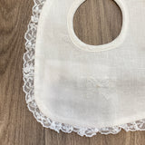 Bavetta In Lino E Pizzo Con Ricamo Fiocco Neonato/a LA SARTORIA DEI PICCOLI L1081