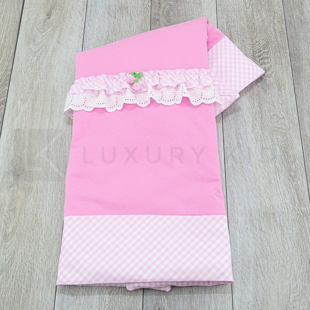Coperta Imbottita Sfoderabile Fuxia Con Bordo A Quadretti E Fragoline Neonata TETO E TATTA CI3150 - TETO E TATTA - LuxuryKids