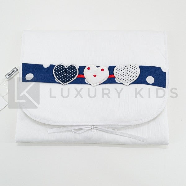 Fasciatoio Pieghevole In Cotone Bianco Con Fascia Blu E Cuoricini E Cuscinetto Interno Neonata LA SARTORIA DEI PICCOLI L - LA SARTORIA DEI PICCOLI - LuxuryKids