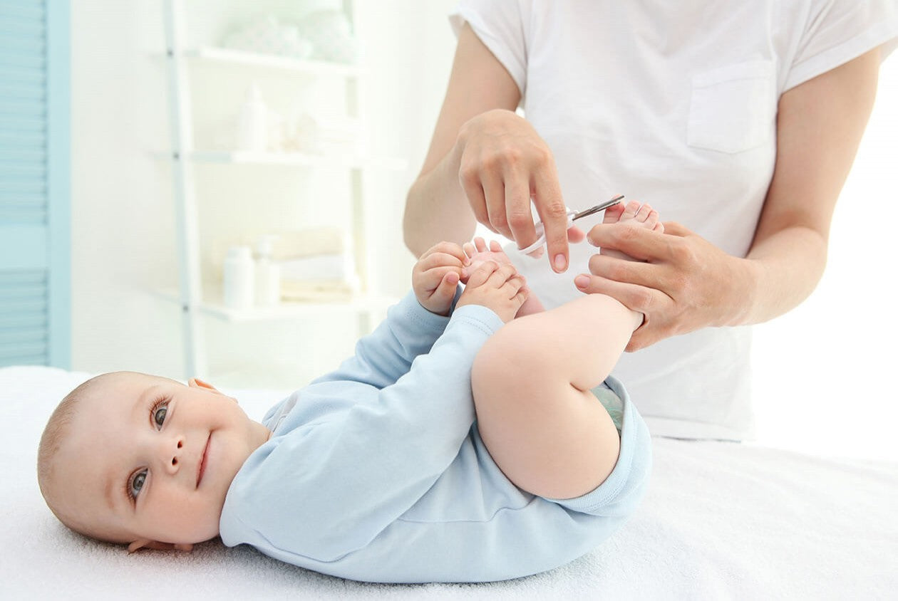 Come tagliare le unghie al neonato
