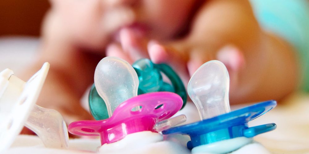 Togliere il ciuccio al neonato senza traumi