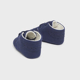 Kinderbettschuhe Modell Oxfords aus Wildleder für Neugeborene MAYORAL 9682