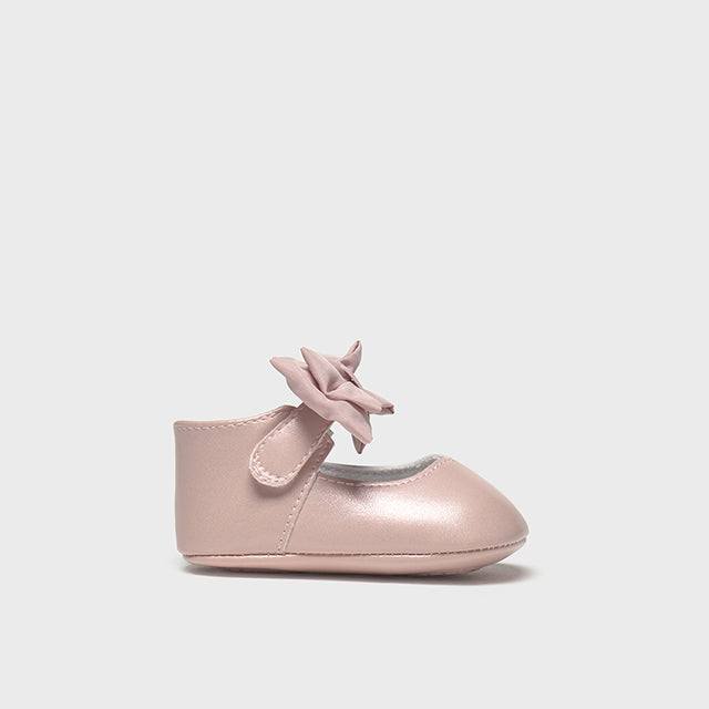 Scarpe Da Culla Modello Ballerina In Vernice Neonata MAYORAL 9961