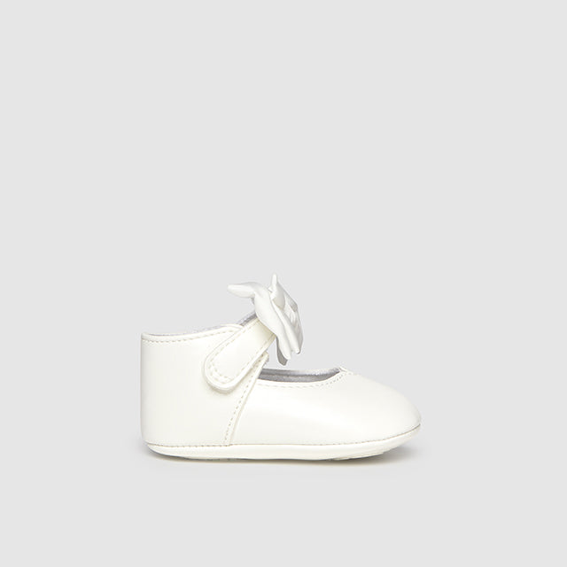 Scarpe Da Culla Modello Ballerina In Vernice Neonata MAYORAL 9961