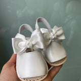 Menorquinische First Steps-Sandalen aus Satinleder mit Satinschleife für Mädchen INDEX 300S