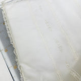 Bezug aus Seidenorgandis und abnehmbarer Spitze in Elfenbeinfarben. KLEINER JUJUGE PONZAC