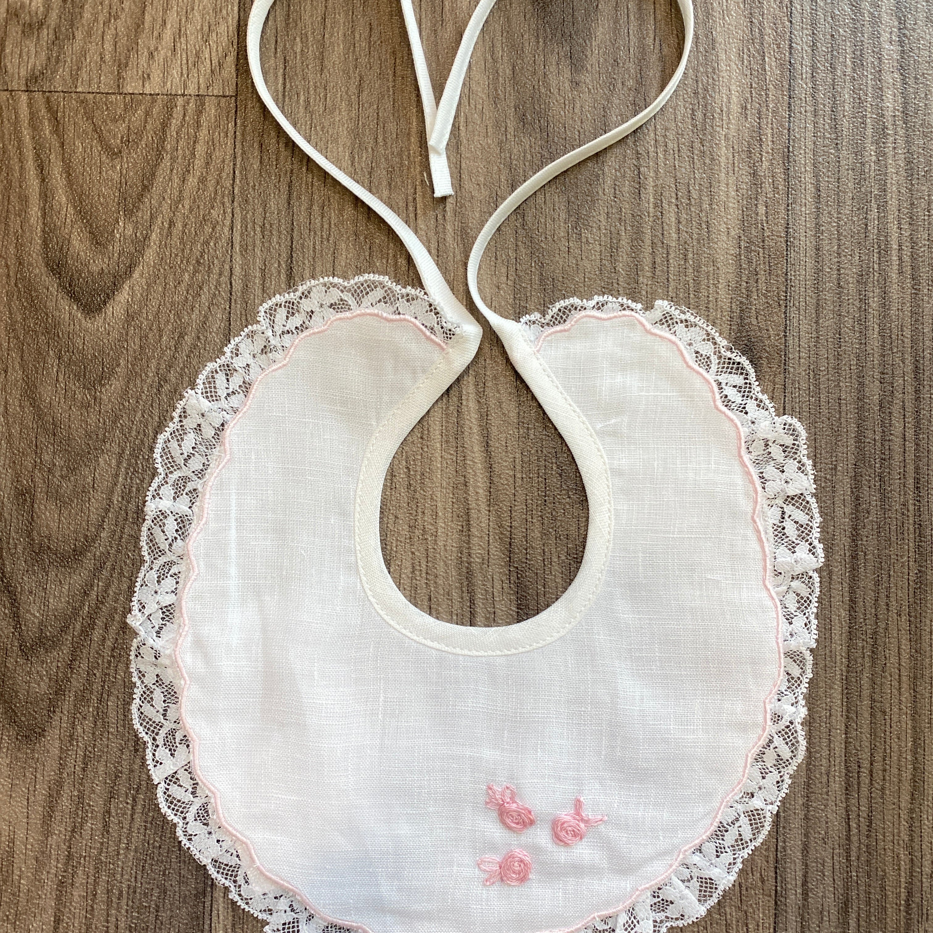 Bavetta In Lino E Pizzo Con Ricamo Neonato/a LA SARTORIA DEI PICCOLI L1076