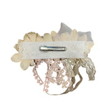 Clip mit Pinzette mit Blumen und Makrameebändern 'Child MIMILU' 434T