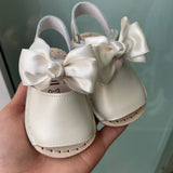 Menorquinische First Steps-Sandalen aus Satinleder mit Satinschleife für Mädchen INDEX 300S