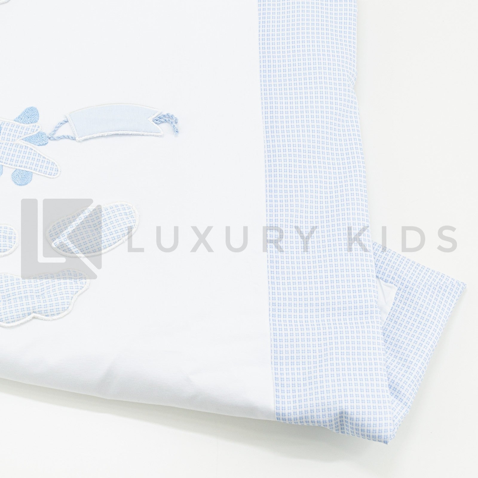 Copertina Imbottita Sfoderabile Bianca E Azzurra Con Aereoplanini Neonato La Sartoria Dei Piccoli LC751 - LA SARTORIA DEI PICCOLI - LuxuryKids
