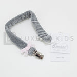 Portaciuccio In Ciniglia Grigio Con Fiocchetto Rosa Neonata LA SARTORIA DEI PICCOLI LPO658 - LA SARTORIA DEI PICCOLI - LuxuryKids