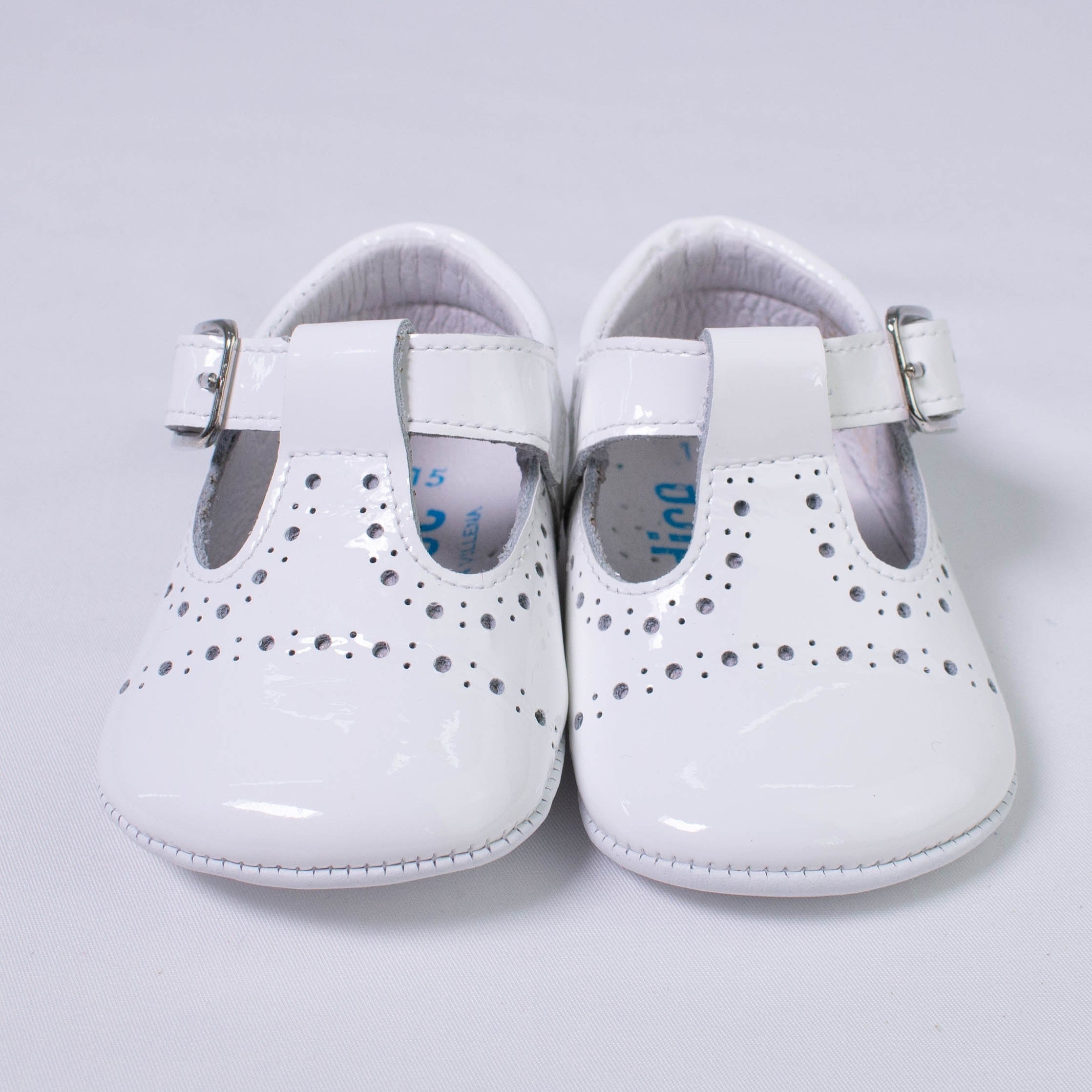 Scarpe Da Culla In Pelle Lucide Con Occhielli Bianco Neonato INDICE 1599 - INDICE - LuxuryKids