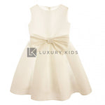 Abito Smanicato Elegante In Rasatello Di Cotone Bianco Con Fiocco Bambina Bufi B461A - BUFI - LuxuryKids