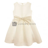 Abito Smanicato Elegante In Rasatello Di Cotone Bianco Con Fiocco Bambina Bufi B461A - BUFI - LuxuryKids
